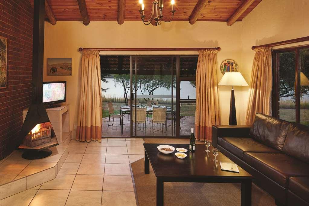 First Group Qwantani Hotel Harrismith Kamer foto