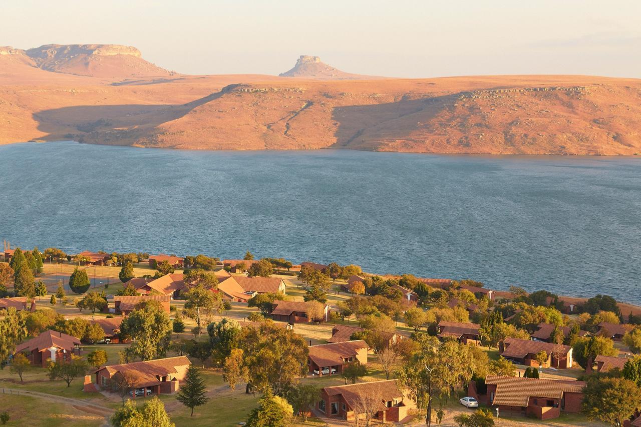 First Group Qwantani Hotel Harrismith Buitenkant foto