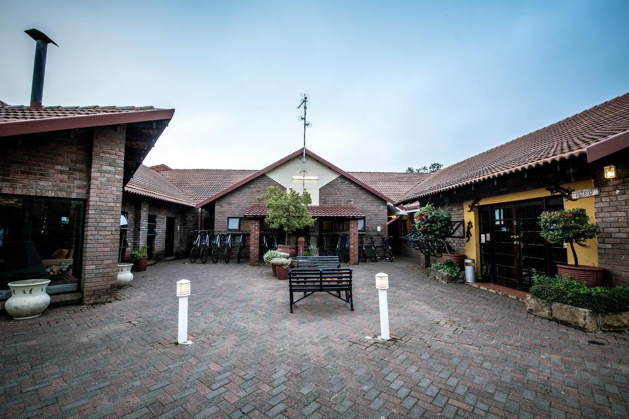 First Group Qwantani Hotel Harrismith Buitenkant foto