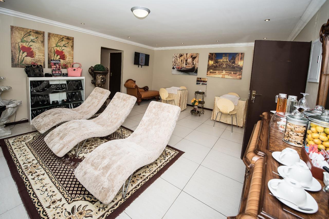 First Group Qwantani Hotel Harrismith Buitenkant foto