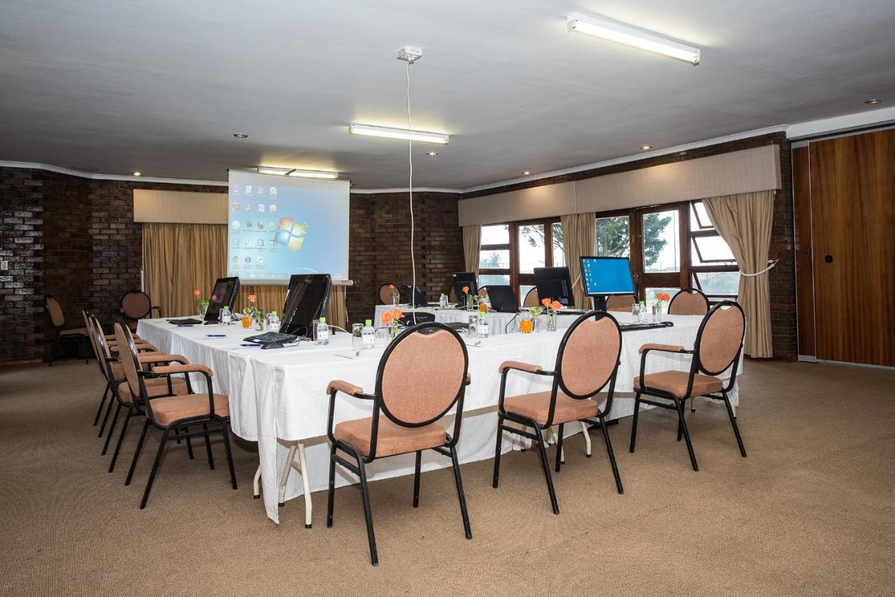 First Group Qwantani Hotel Harrismith Buitenkant foto